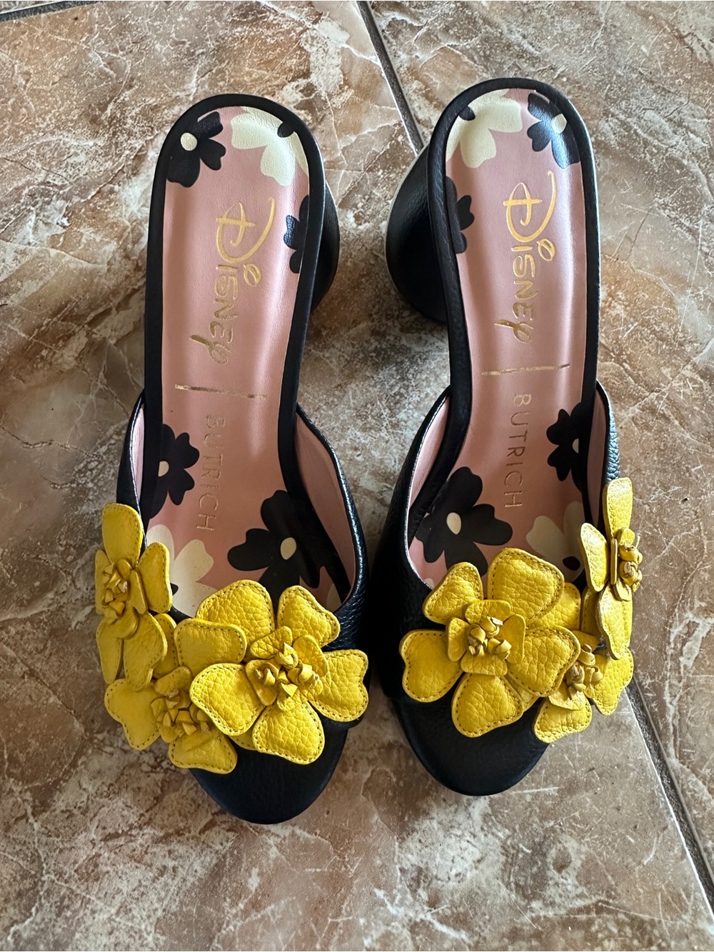 Butrich x Disney Flower Pump black yellow